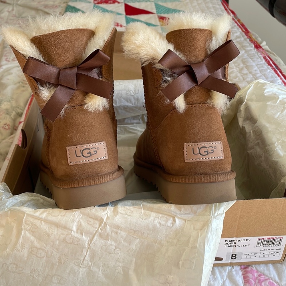 Very like Brand New {UGG} Chestnut Brown Mini Bailey Bow II
